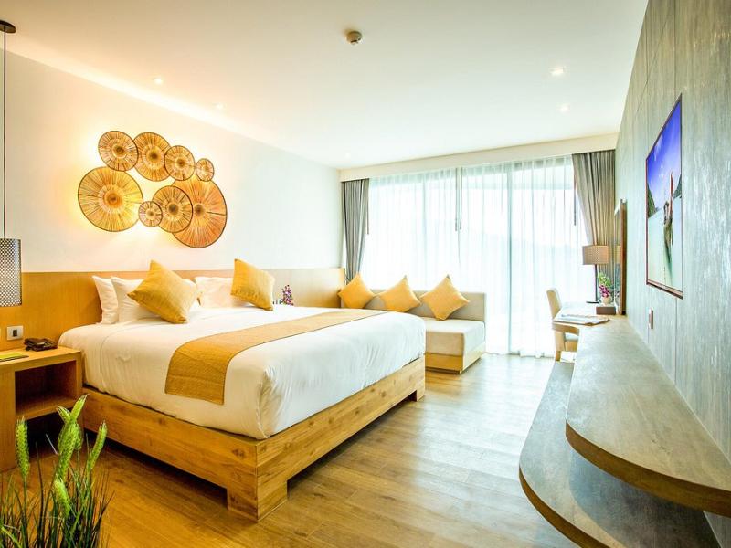 Crest Resort & Pool Villas