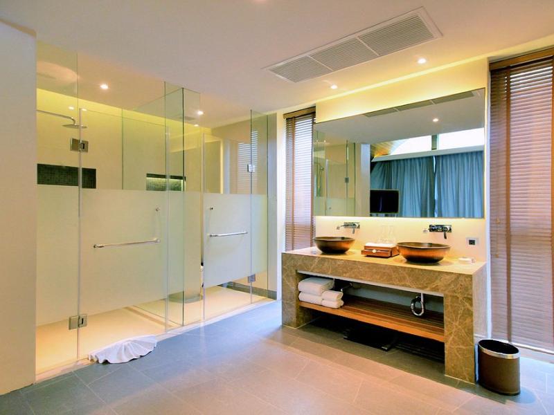 Crest Resort & Pool Villas