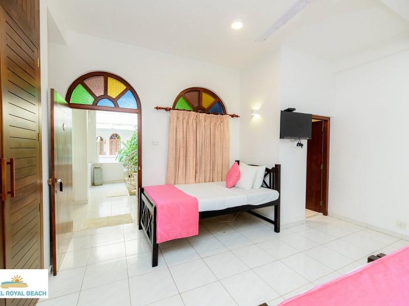 Royal Beach Hotel & Restaurant