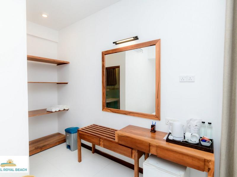 Royal Beach Hotel & Restaurant