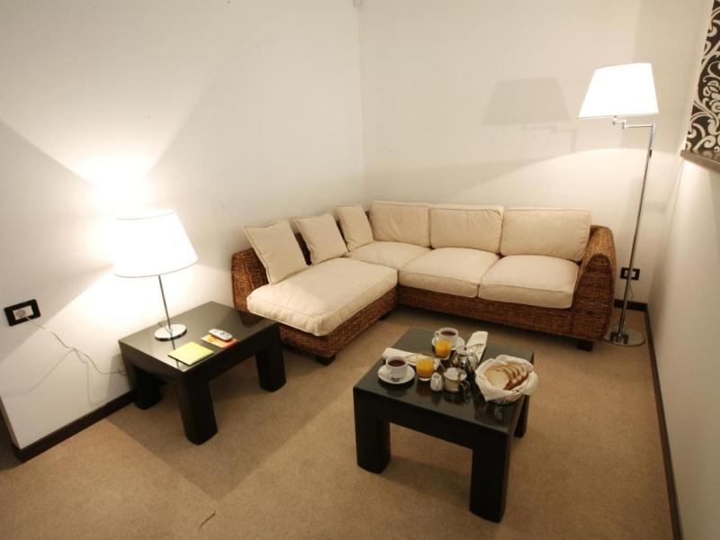 Mira Hotel