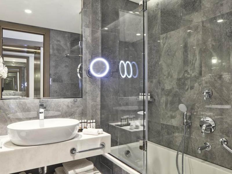 Electra Metropolis Hotel