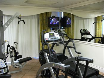 Courtleigh Hotel and Suites