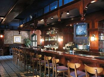 Courtleigh Hotel and Suites