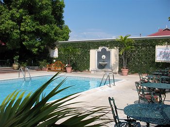 Courtleigh Hotel and Suites