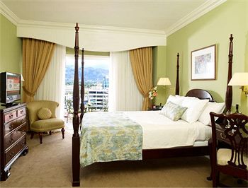 Courtleigh Hotel and Suites