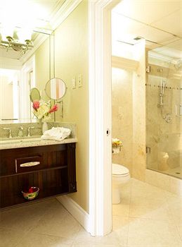 Courtleigh Hotel and Suites