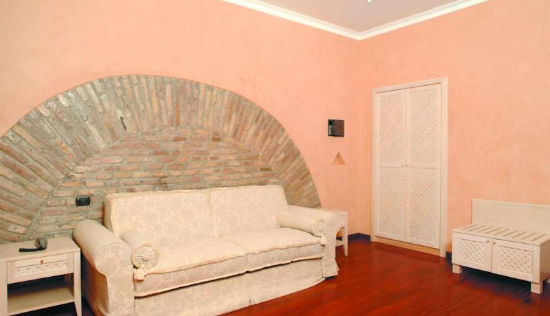 Colosseo Studio Suites