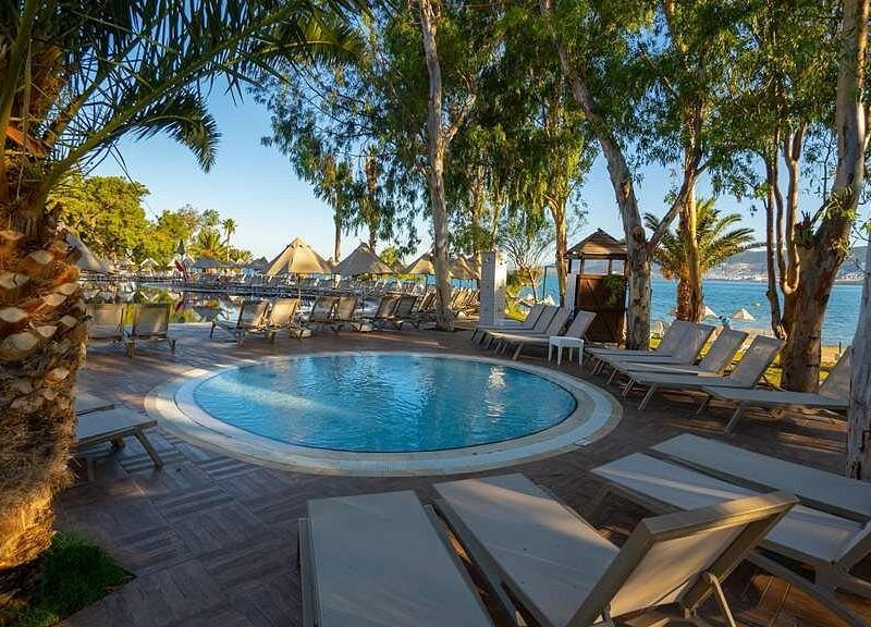 Long Beach Club Nature