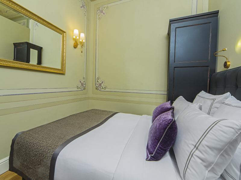 Meroddi Pera Hotel