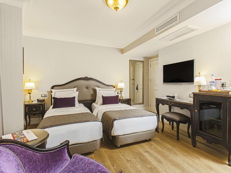 Meroddi Pera Hotel