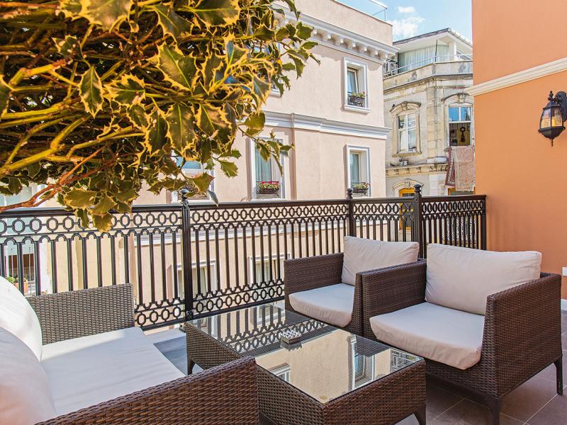 Meroddi Pera Hotel