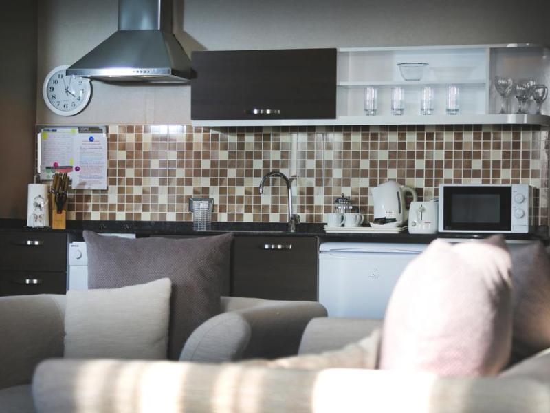 Parkside Hotel & Apartments