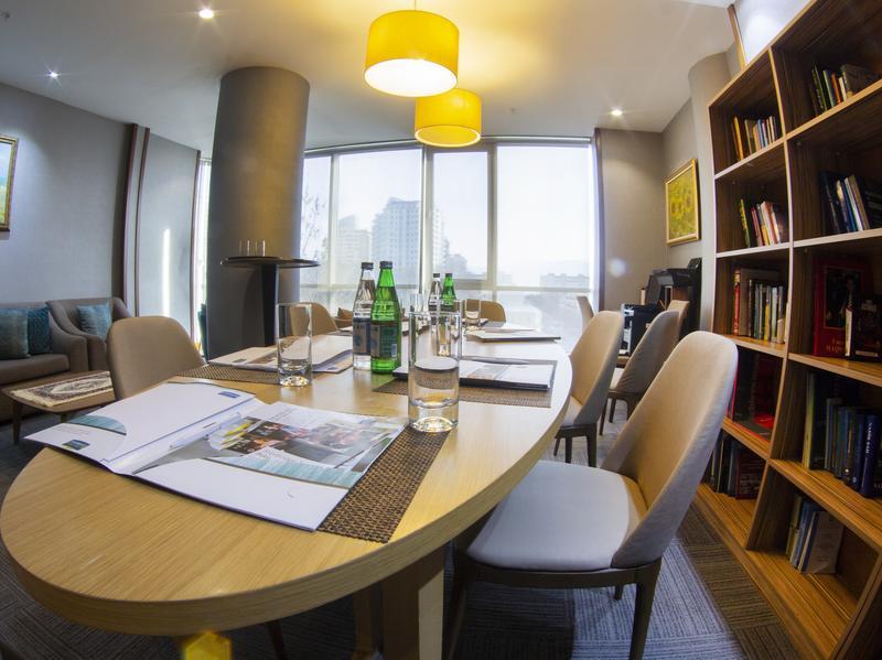 Parkside Hotel & Apartments