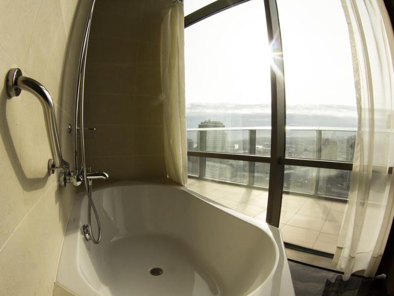 Parkside Hotel & Apartments