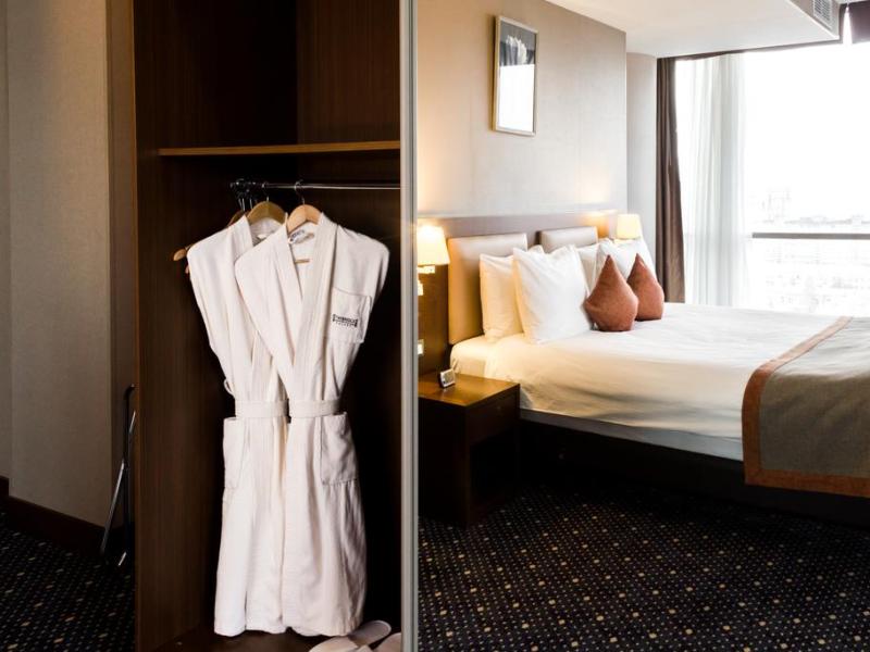 Parkside Hotel & Apartments