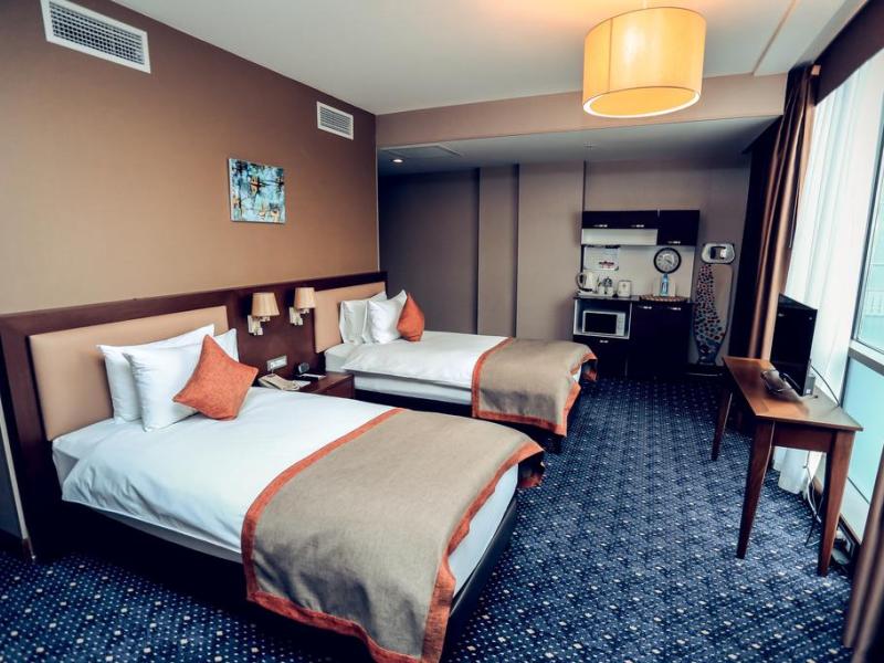 Parkside Hotel & Apartments