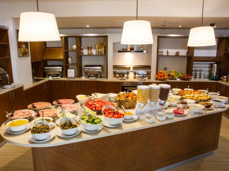 Parkside Hotel & Apartments