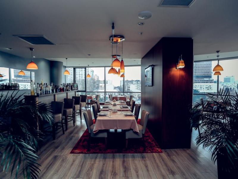 Parkside Hotel & Apartments