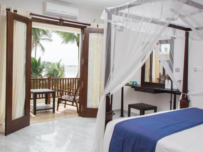 Sapphire Seas Beachfront Hotel