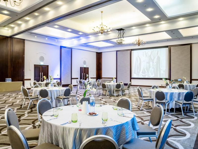 Millennium Lakeview Hotel