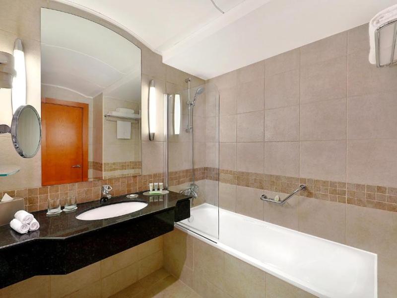 Millennium Lakeview Hotel