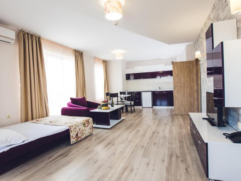 Avenue Deluxe