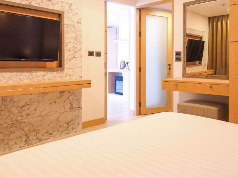 Clarion Hotel Patong Beach