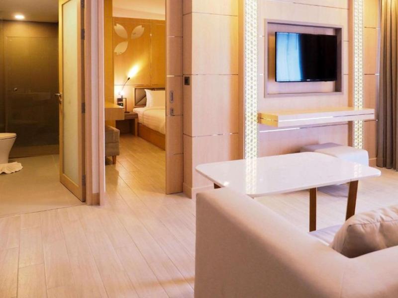 Clarion Hotel Patong Beach