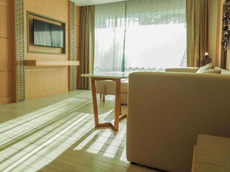 Clarion Hotel Patong Beach