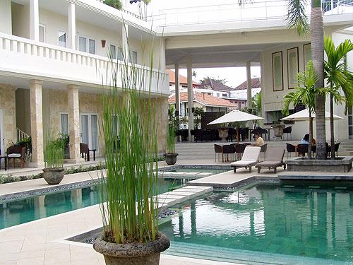 Bali Court Hotel & Apartments