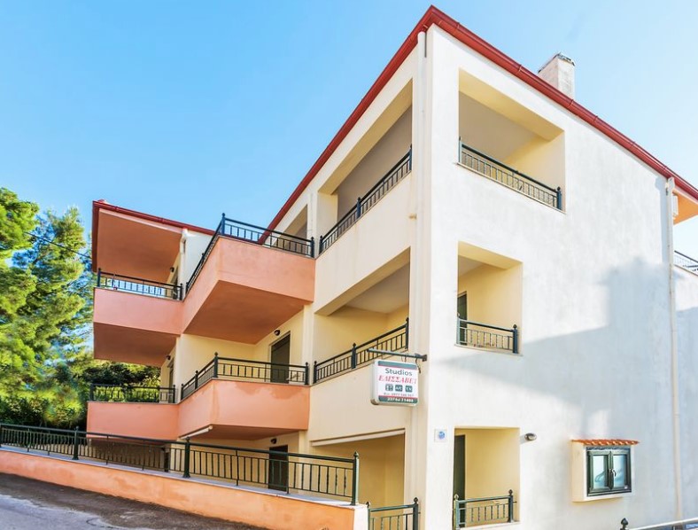 Xenios Loutra Village