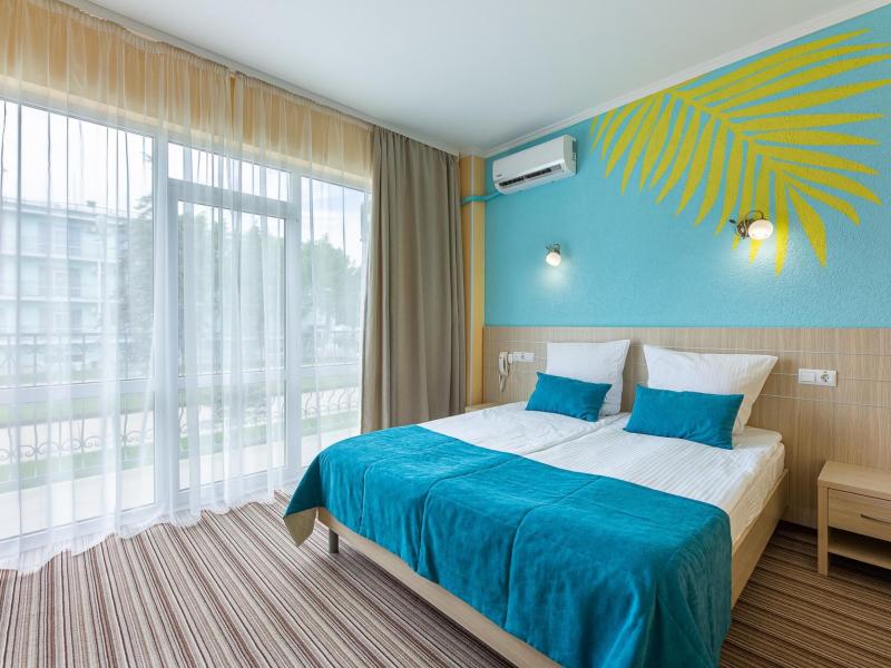 Лазурный Берег Парк-отель