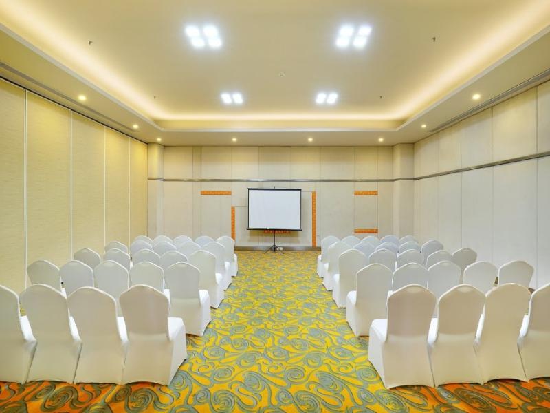 Harris Hotel & Residences Sunset Road