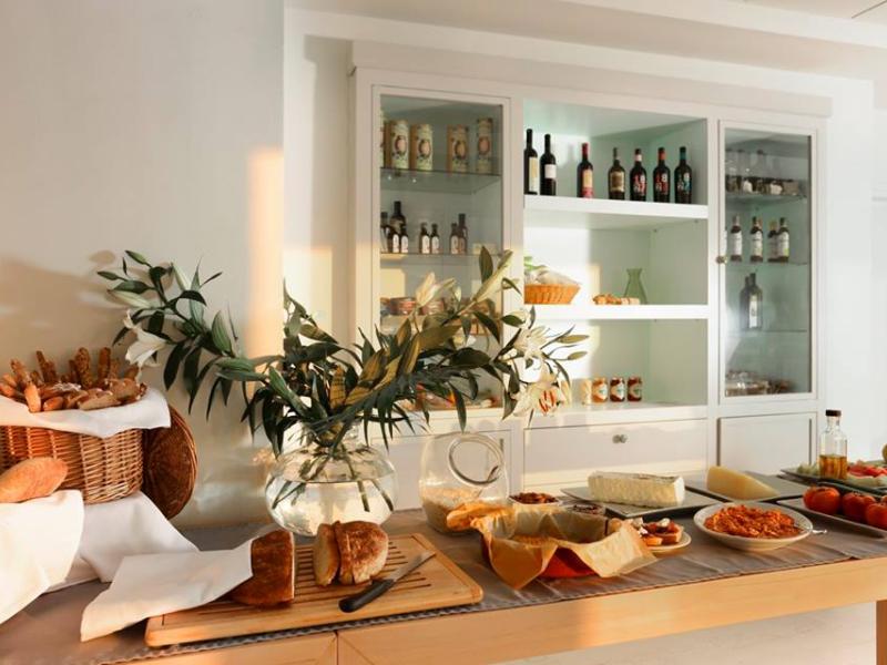 Artina Hotel