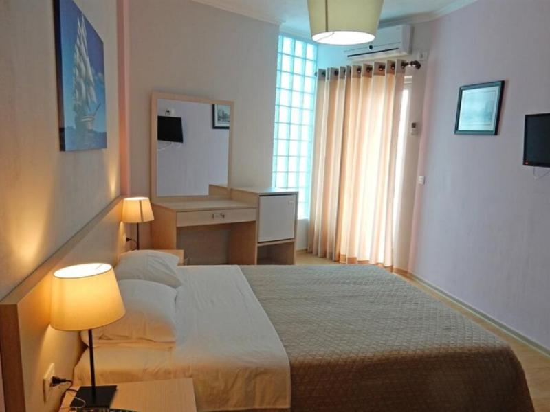 Titania Hotel