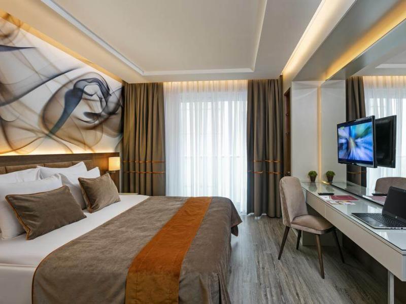 B Business Hotel & Spa