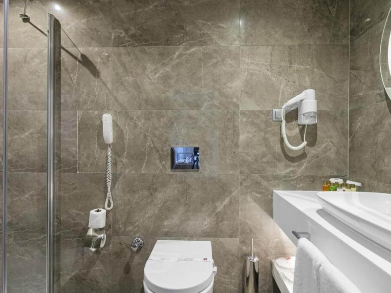 B Business Hotel & Spa