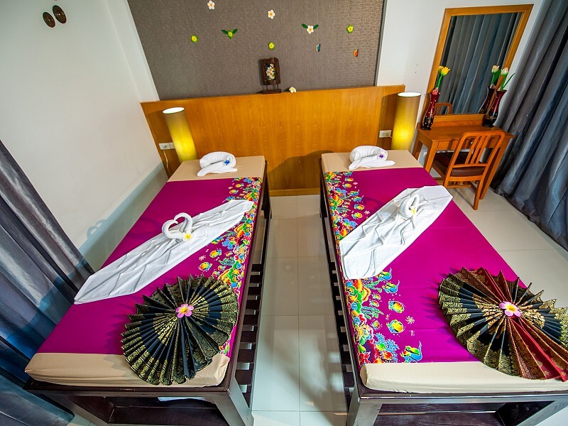 Grand Naiharn Suite