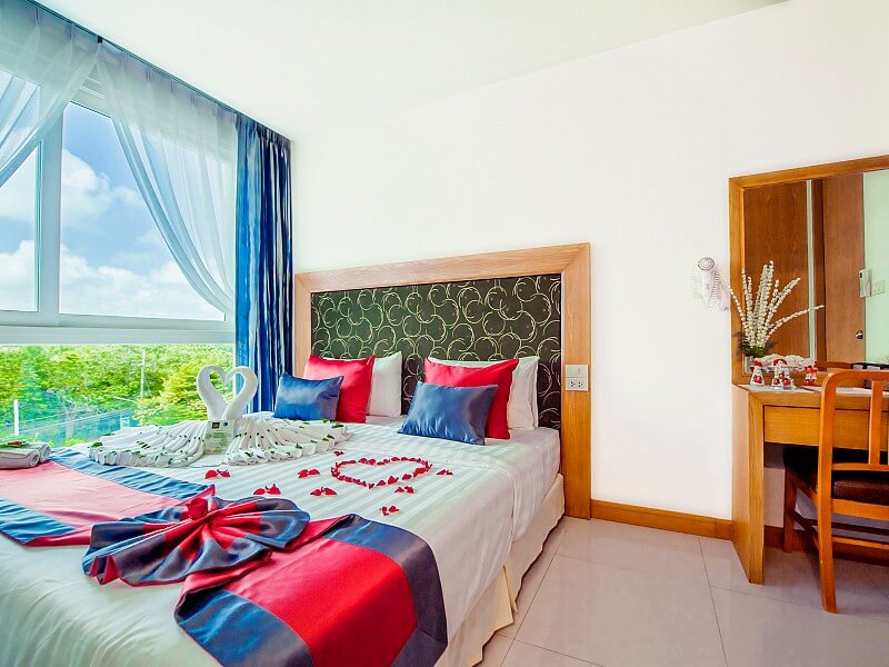 Grand Naiharn Suite