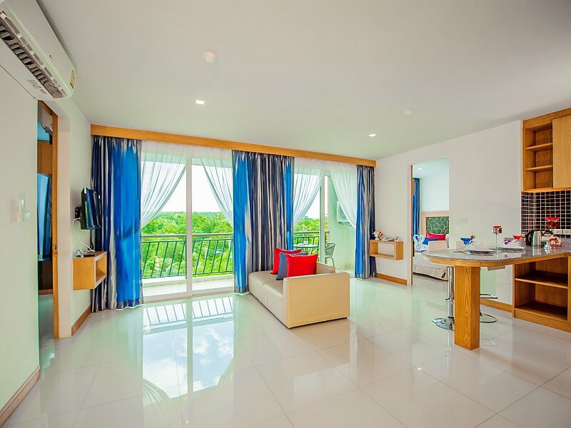 Grand Naiharn Suite