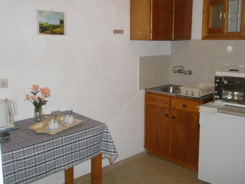 Alexandros Studios & Apartments