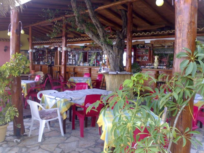 Alexandros Studios & Apartments