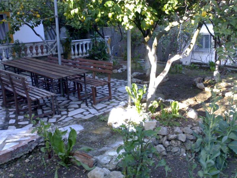 Alexandros Studios & Apartments