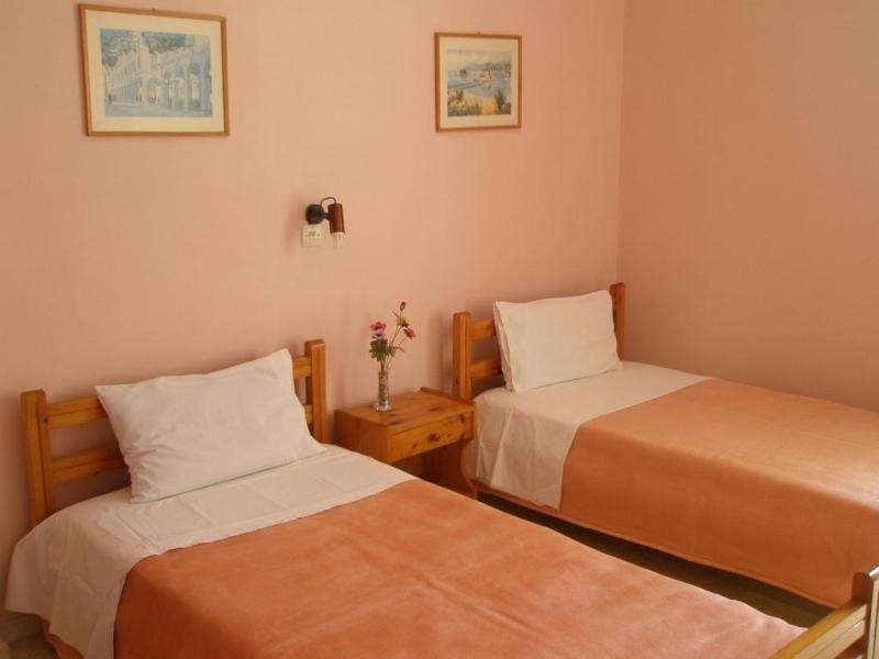 Alexandros Studios & Apartments