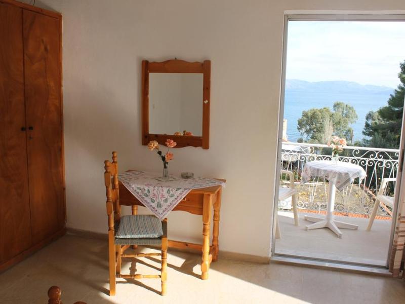Alexandros Studios & Apartments