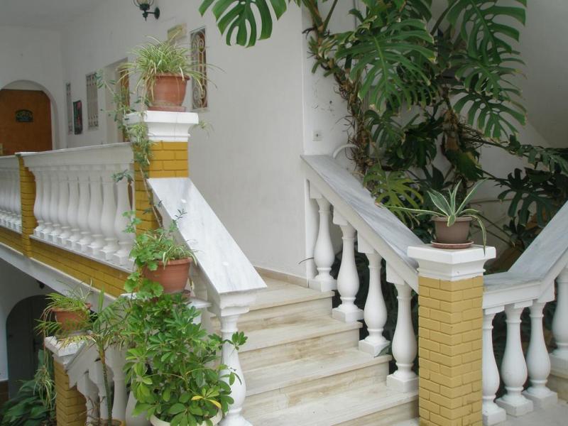 Alexandros Studios & Apartments