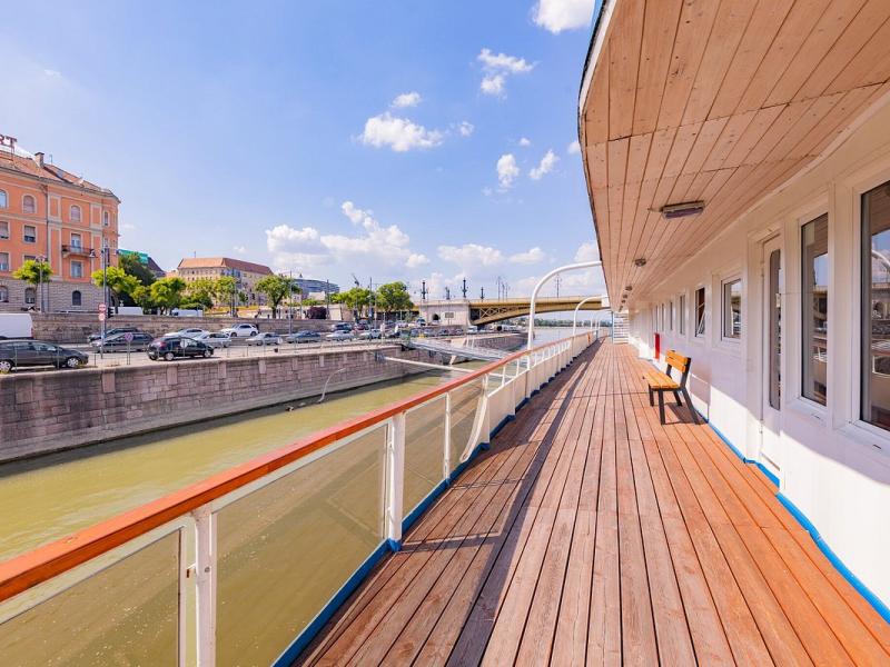 Grand Jules - Boat Hotel