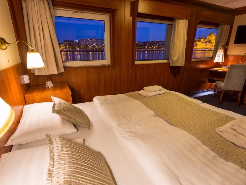 Grand Jules - Boat Hotel