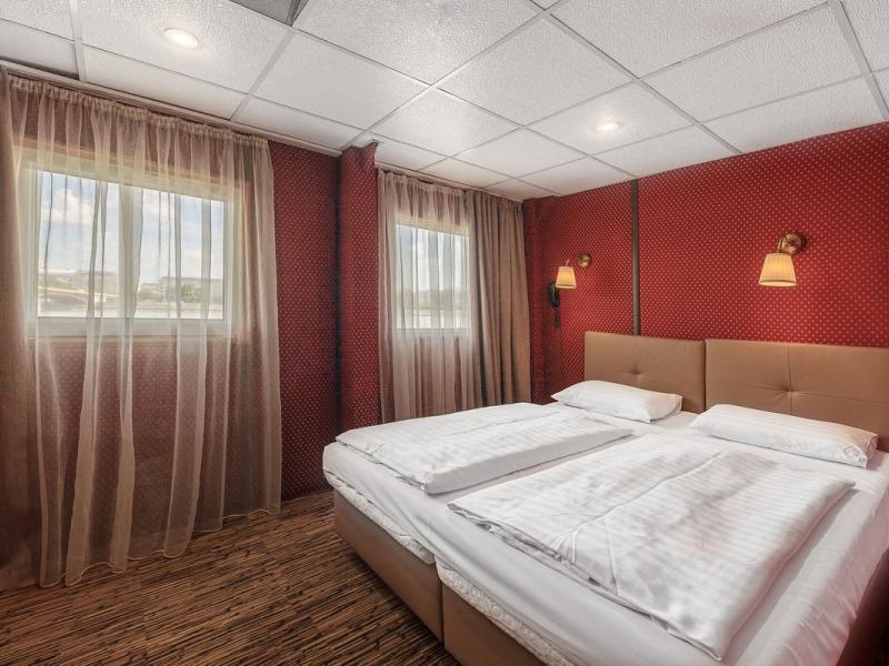 Grand Jules - Boat Hotel